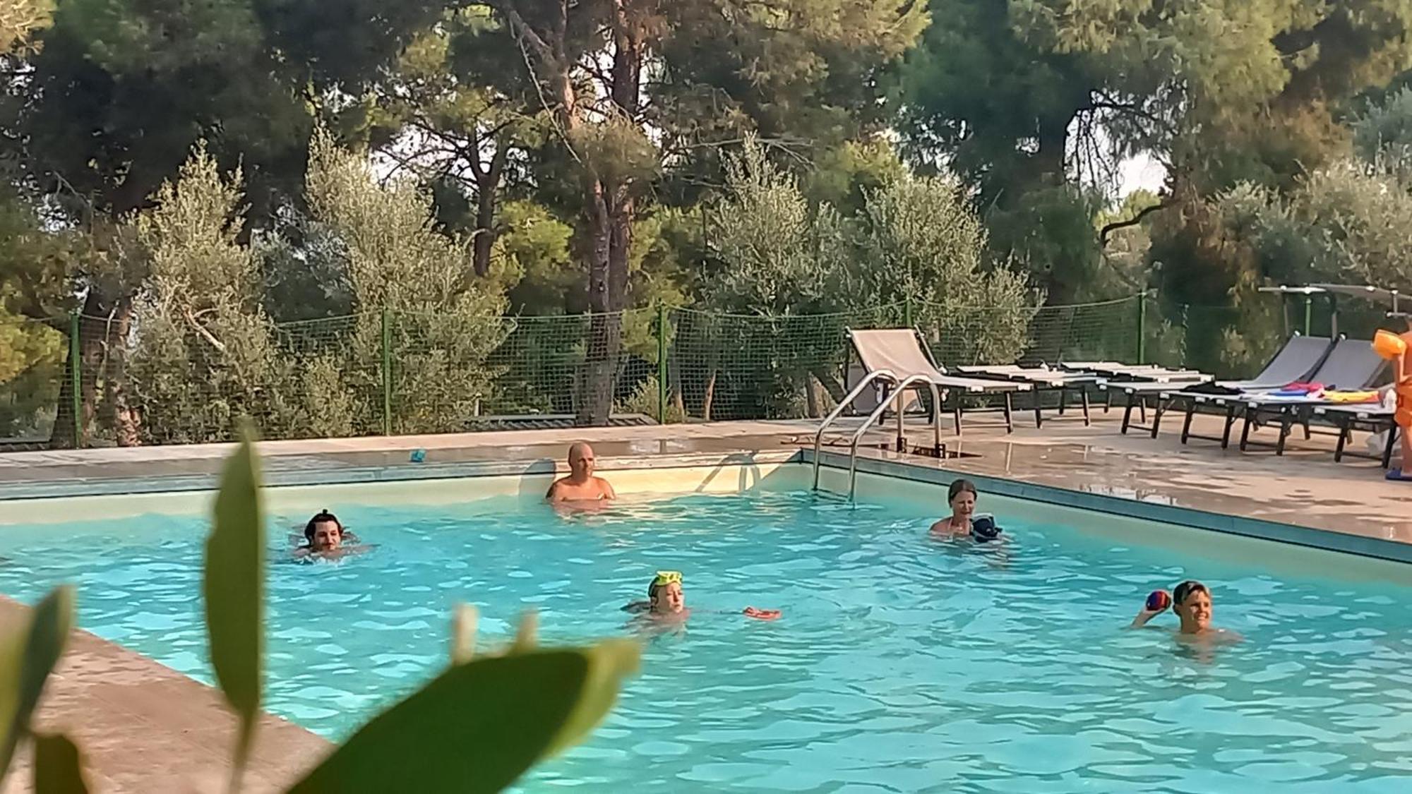 Camping La Scogliera サンタ・チェザーレア・テルメ エクステリア 写真